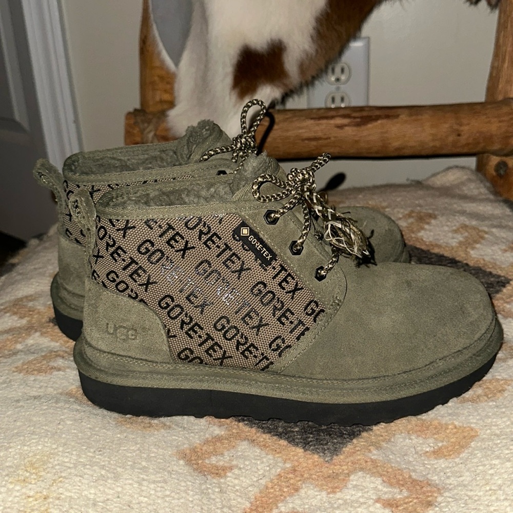 Deadstocked GORTEX UGG Men’s Neumel Boots